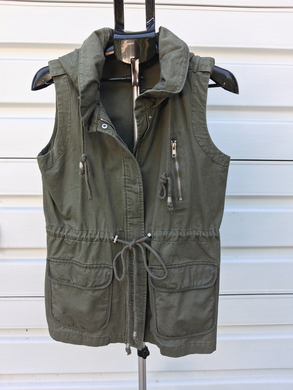 Sleeveless Utility Cargo Drawstring Vest Hood